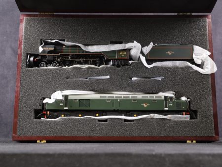 Bachmann OO 30-090 15th Anniversary Set Class A1 4-6-2  60143   Sir Walter Scott  BR Green & Class 40  D396  BR Green Supply